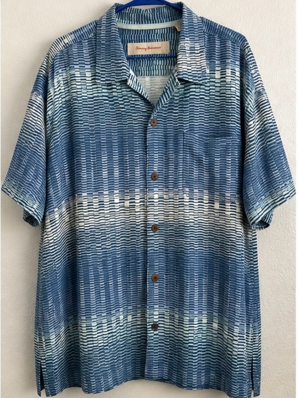 Tommy Bahama Men’s XXL 100% Silk Blue Abstract Stripe Camp Shirt Resort
